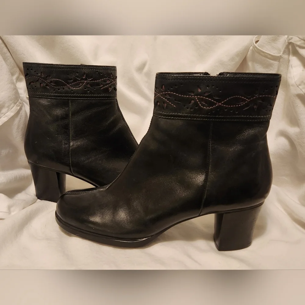 CLARKS Black and Pink Leather Zip up booties Sz 8 - Picture 2 of 10